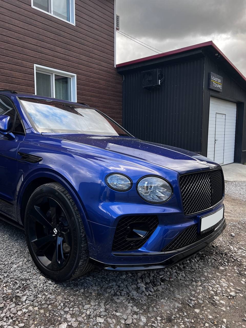 Работа студии МастерТон на Bentley — Бронирование плёнкой