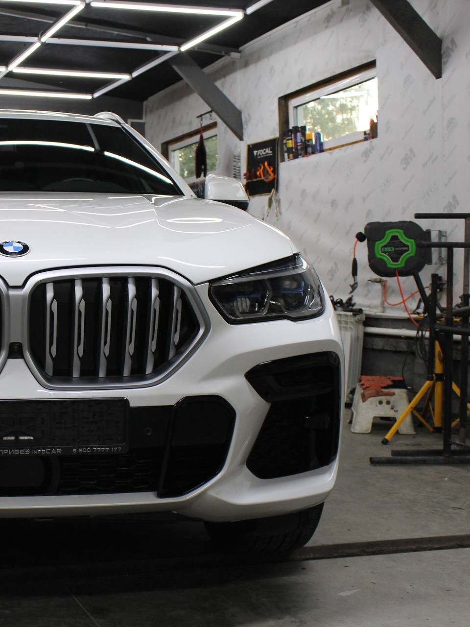 Работа студии МастерТон на BMW — Бронирование плёнкой