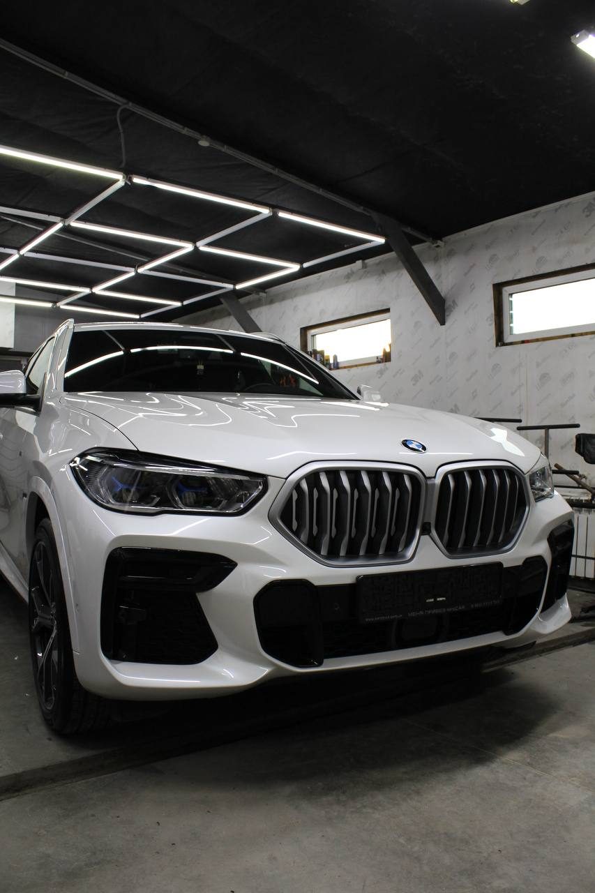 Работа студии МастерТон на BMW — Бронирование плёнкой