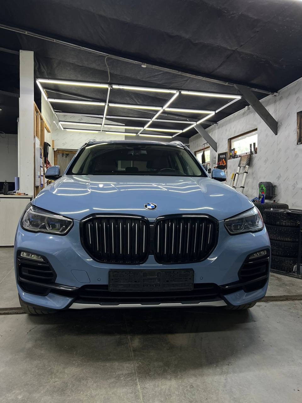 Работа студии МастерТон на BMW — Бронирование плёнкой