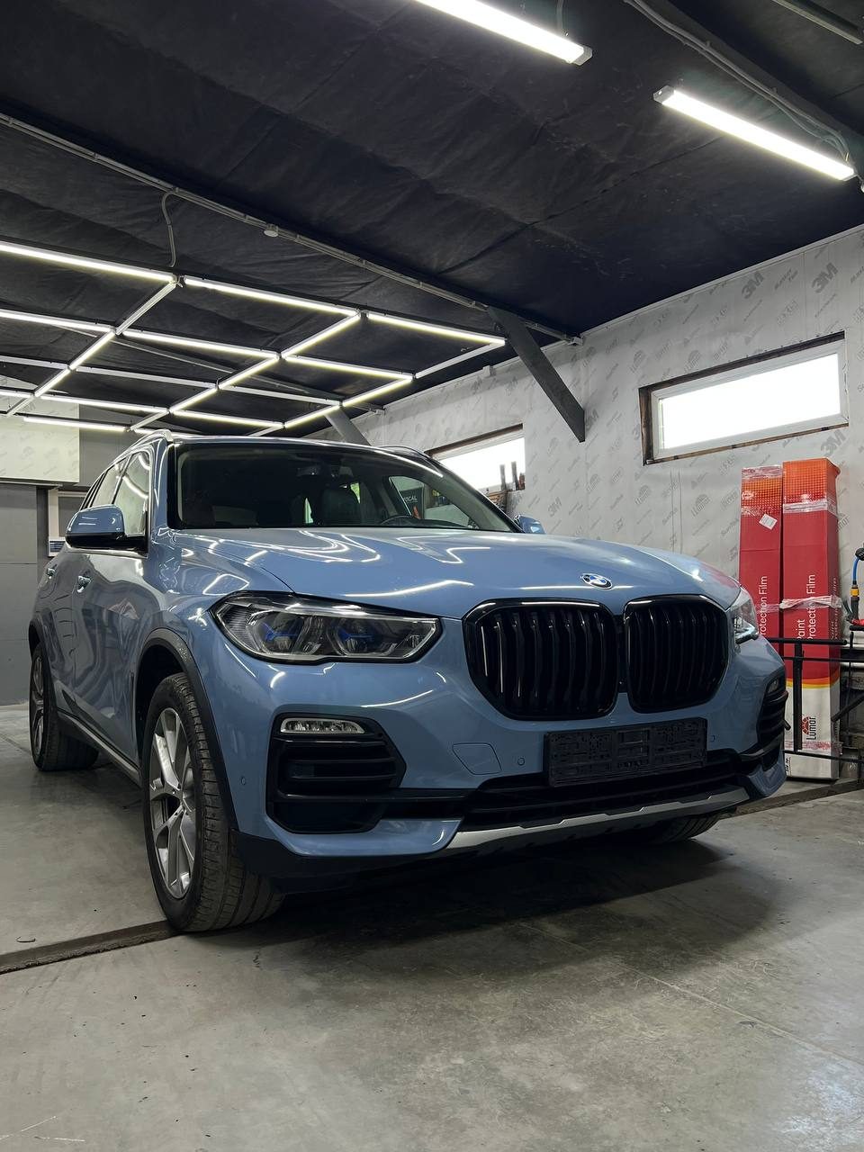 Работа студии МастерТон на BMW — Бронирование плёнкой