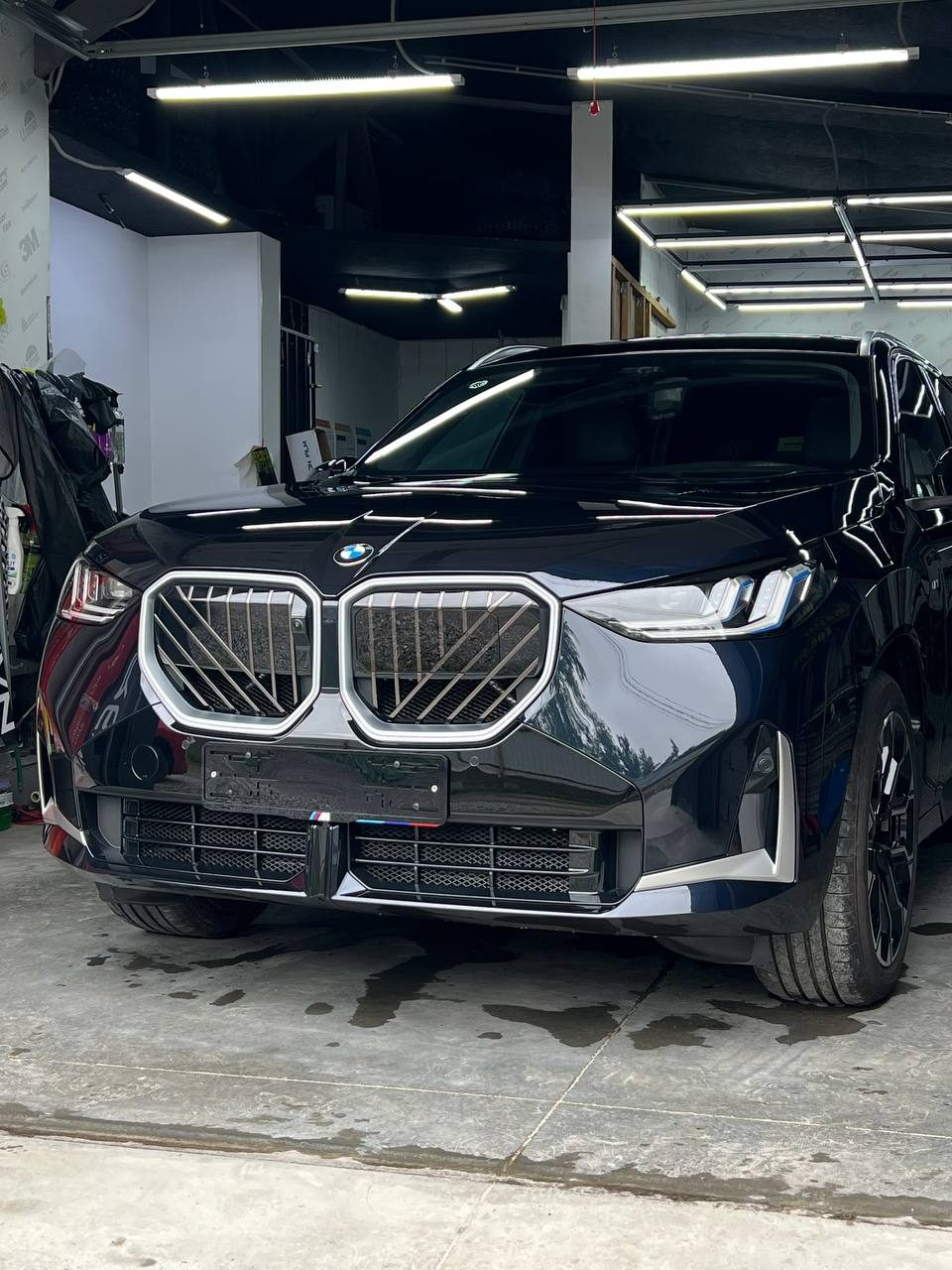 Работа студии МастерТон на BMW — Бронирование плёнкой