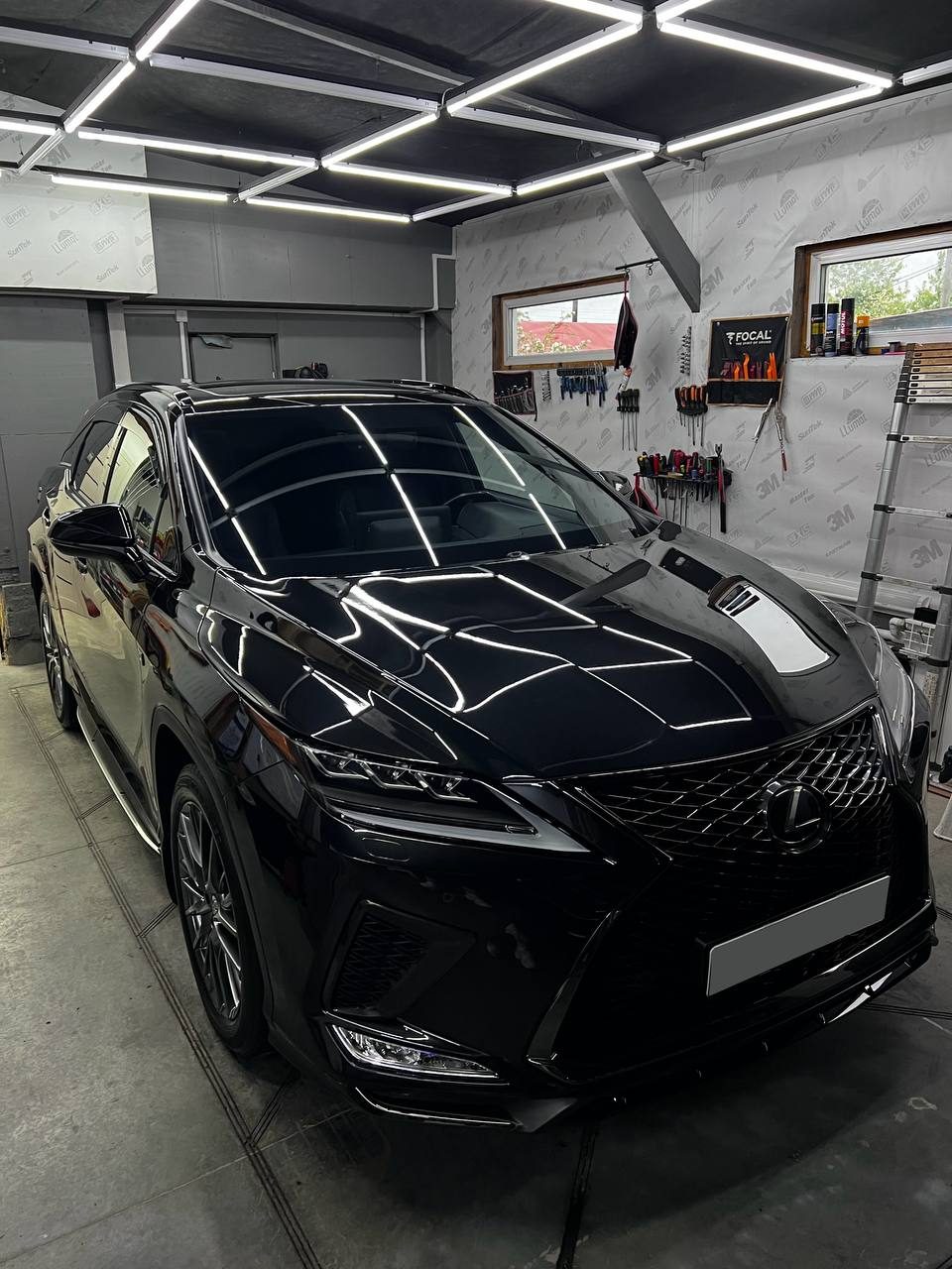 Работа студии МастерТон на Lexus — Бронирование плёнкой