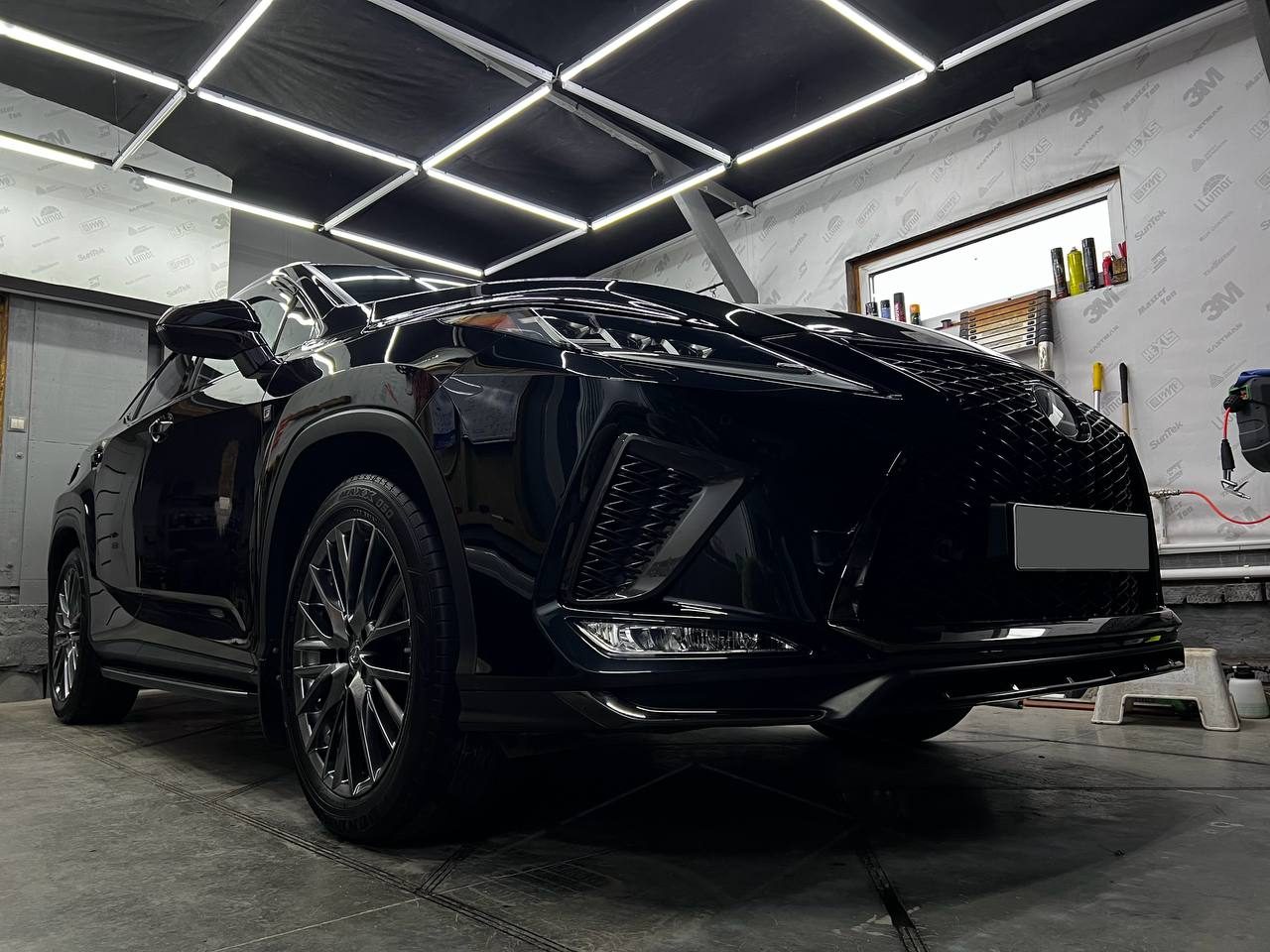 Работа студии МастерТон на Lexus — Бронирование плёнкой