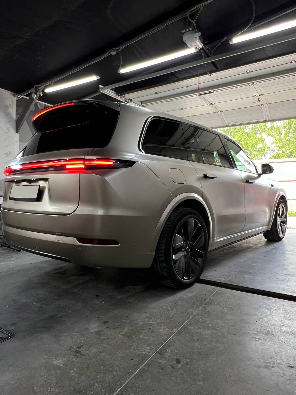 Работа студии МастерТон на Li Auto — Бронирование плёнкой