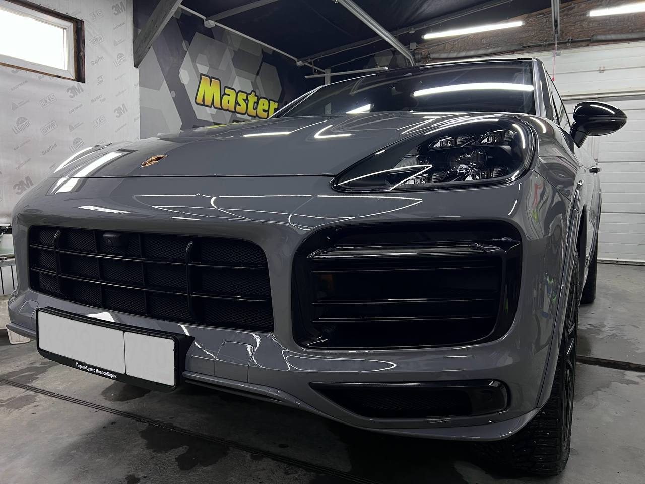 Работа студии МастерТон на Porsche — Автовинил