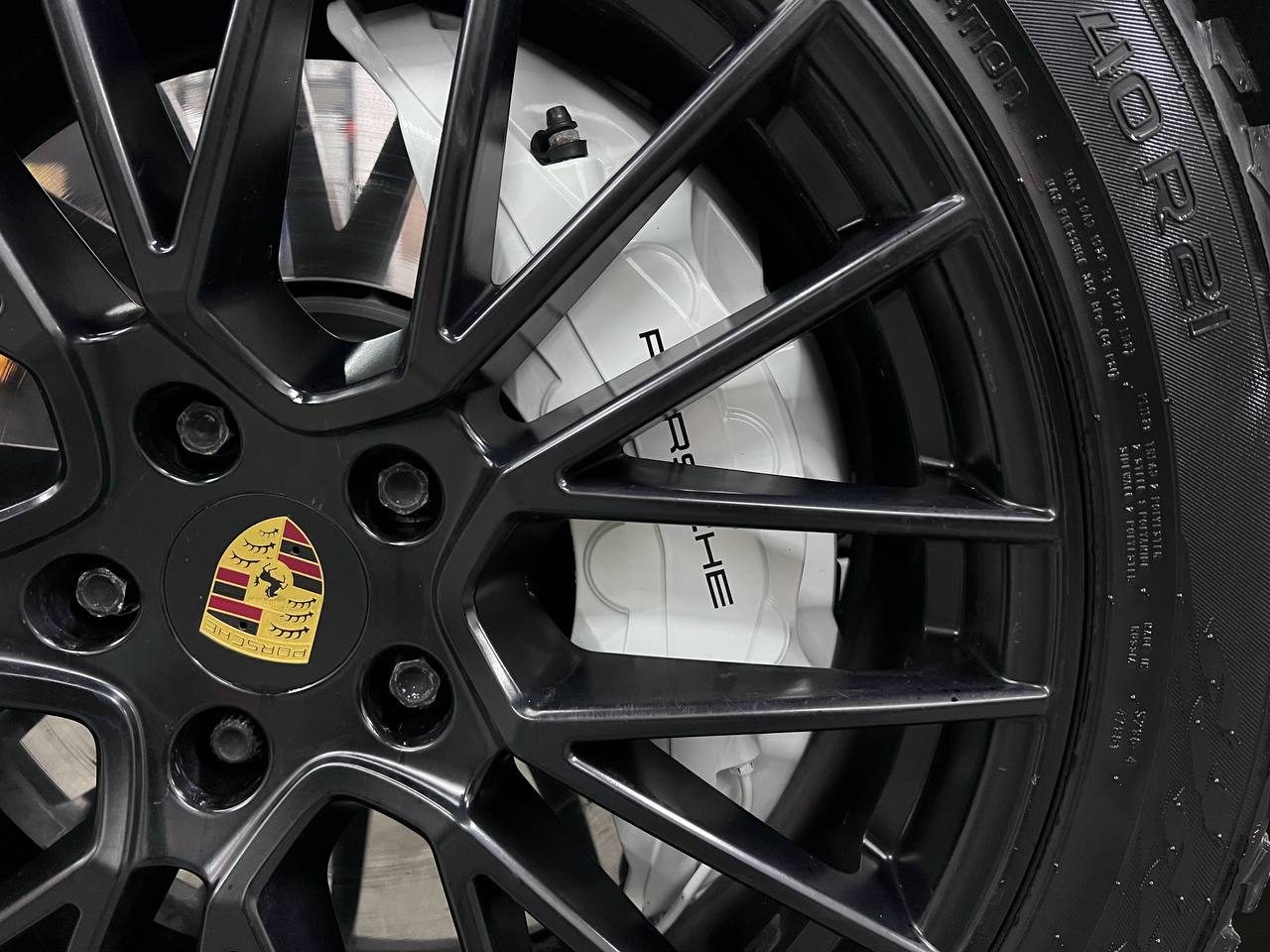 Работа студии МастерТон на Porsche — Автовинил