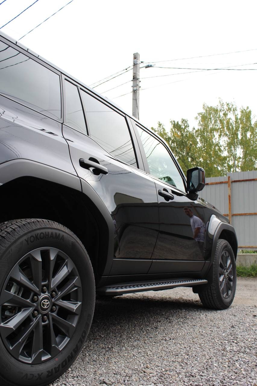 Работа студии МастерТон на Toyota — Бронирование плёнкой