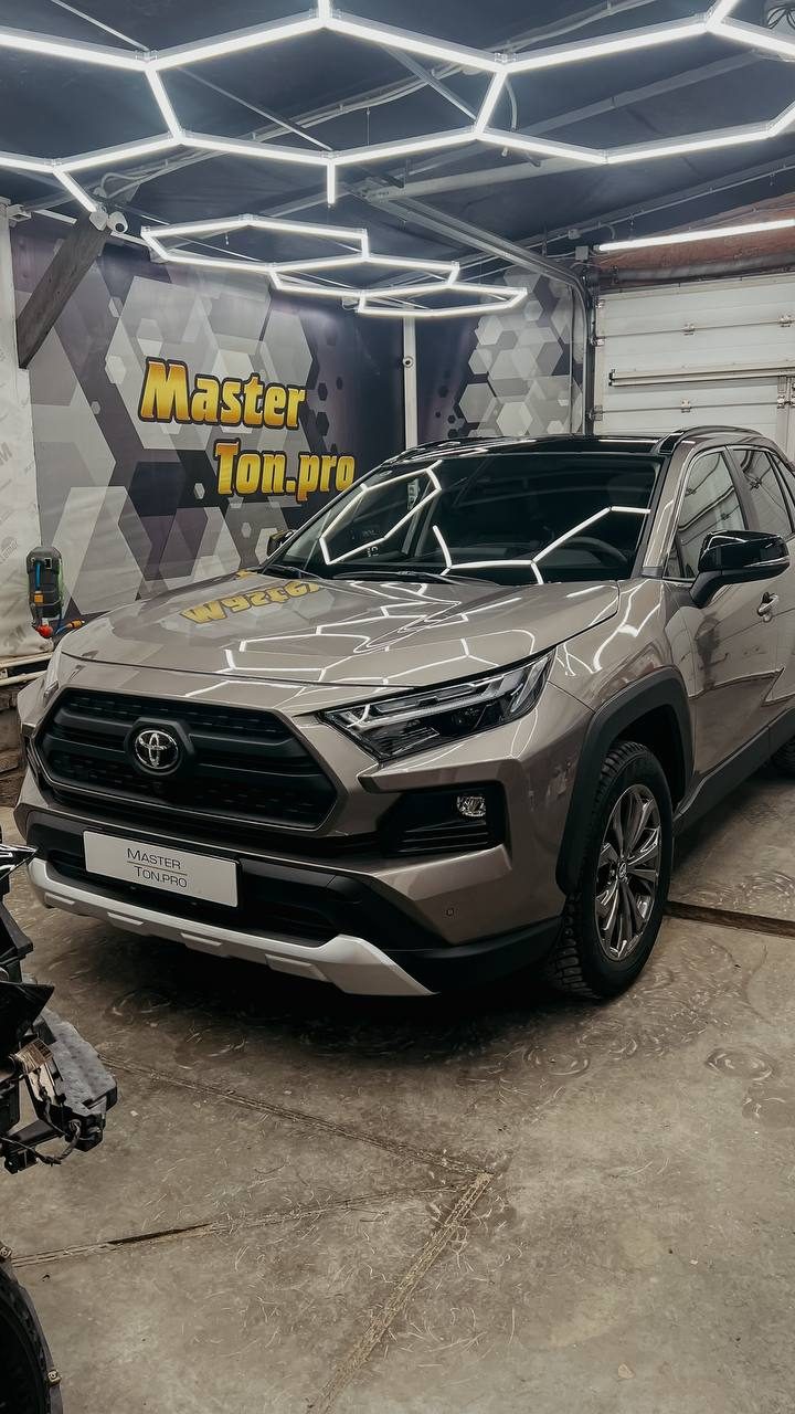 Работа студии МастерТон на Toyota — Бронирование плёнкой