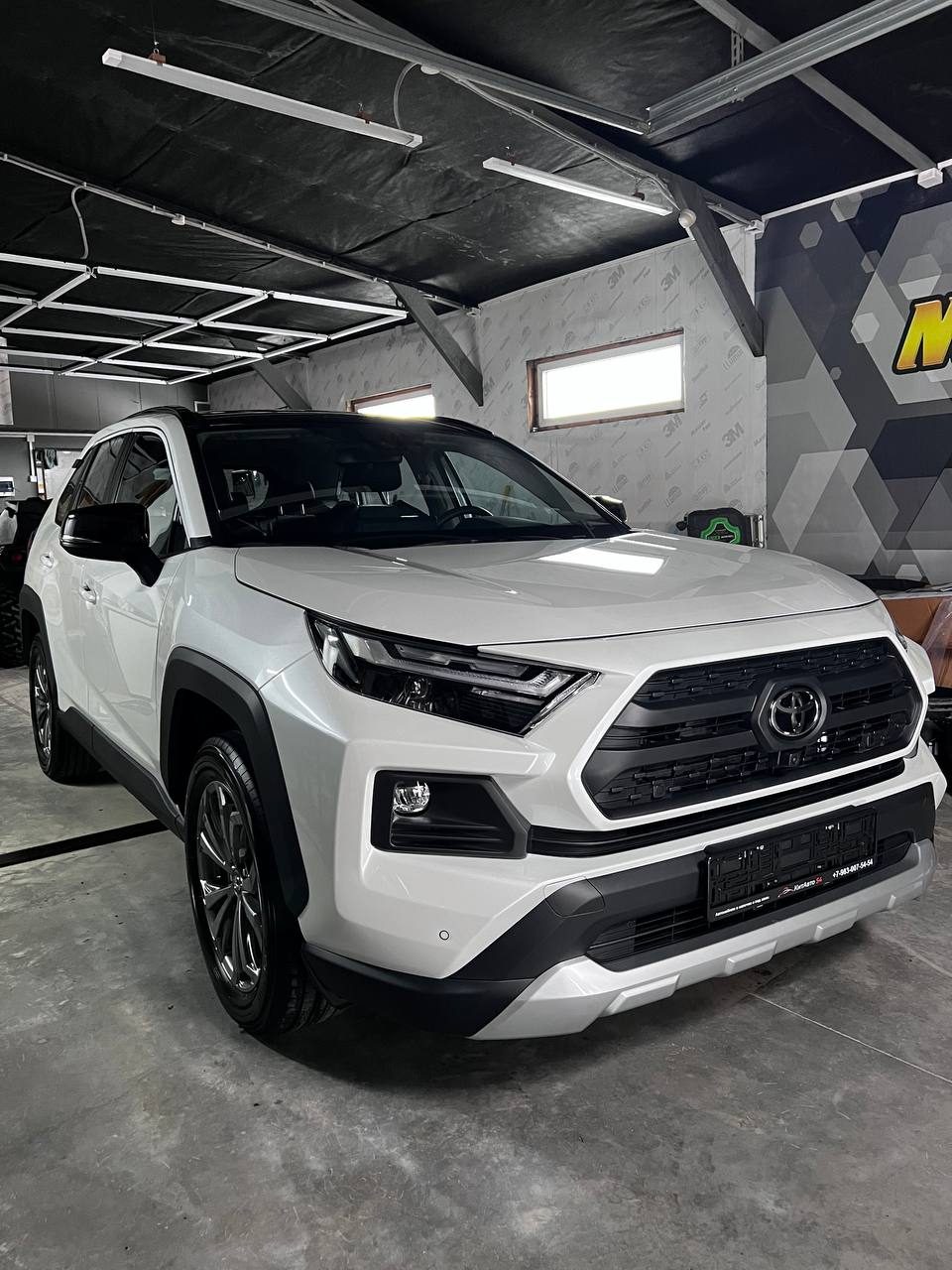 Работа студии МастерТон на Toyota — Автовинил