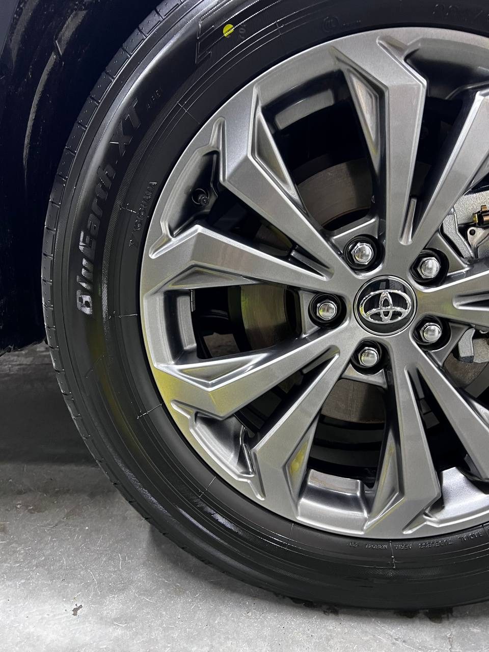 Работа студии МастерТон на Toyota — Автовинил