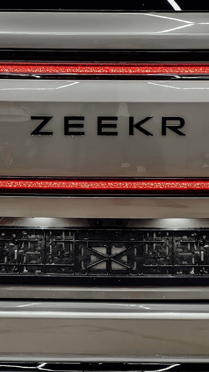 Работа студии МастерТон на Zeekr — Бронь стекла